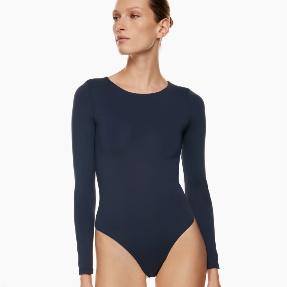 Babaton Contour Crew Long sleeve Bodysuit